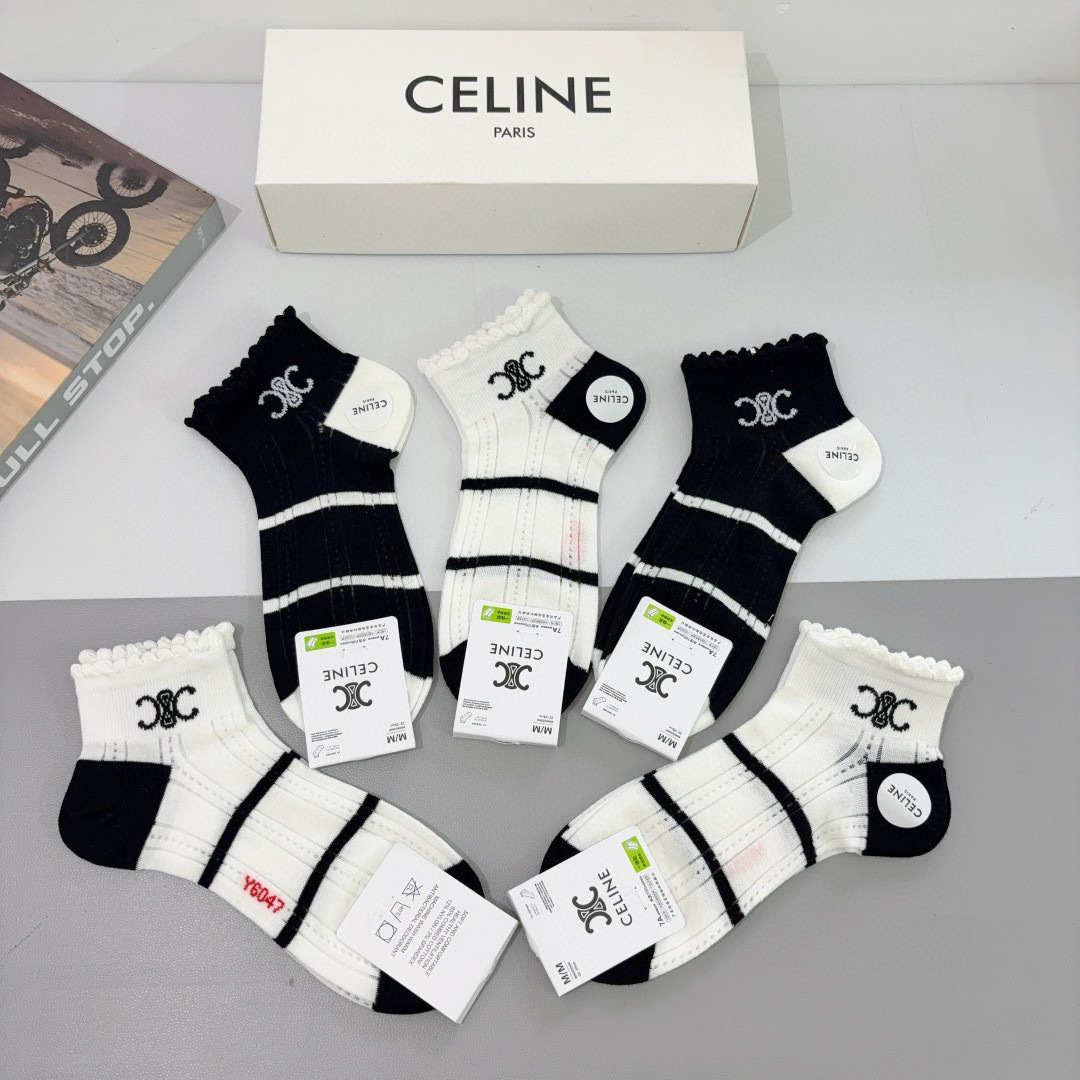 配包装（一盒5双）
CELINE  赛琳 新款船袜！竹棉面料，专柜同步短筒袜子，💛大牌出街，潮人必备。超