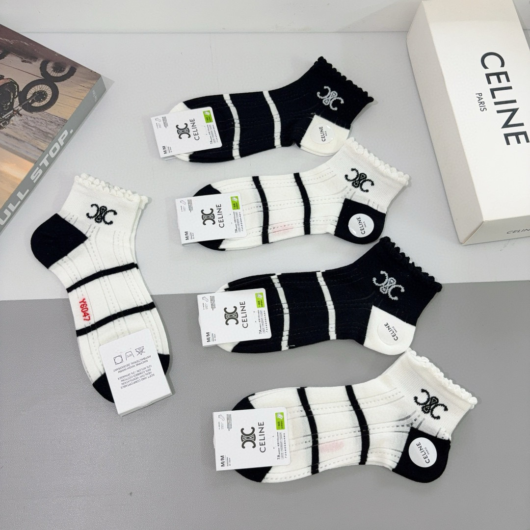 配包装（一盒5双）
CELINE  赛琳 新款船袜！竹棉面料，专柜同步短筒袜子，💛大牌出街，潮人必备。超