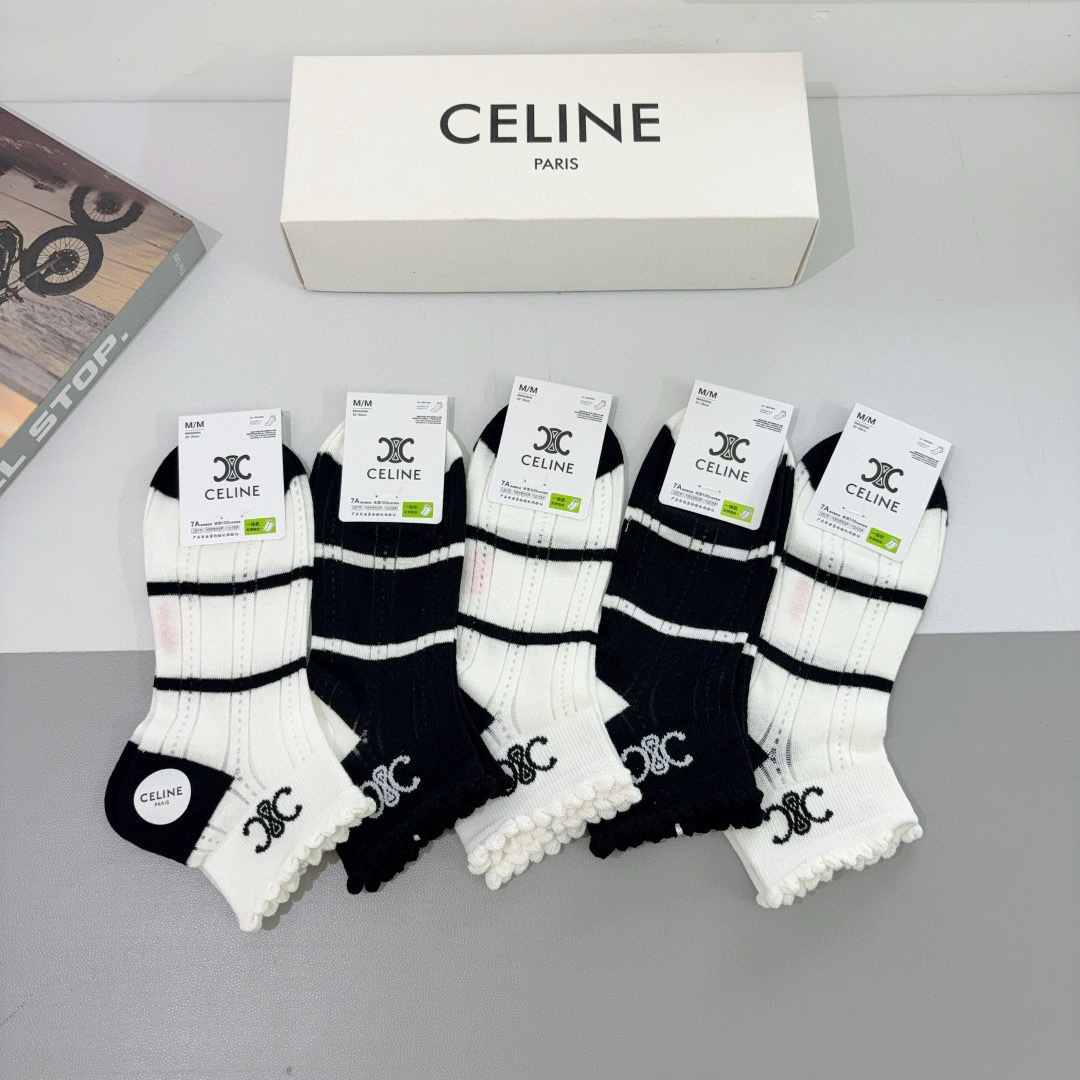 配包装（一盒5双）
CELINE  赛琳 新款船袜！竹棉面料，专柜同步短筒袜子，💛大牌出街，潮人必备。超