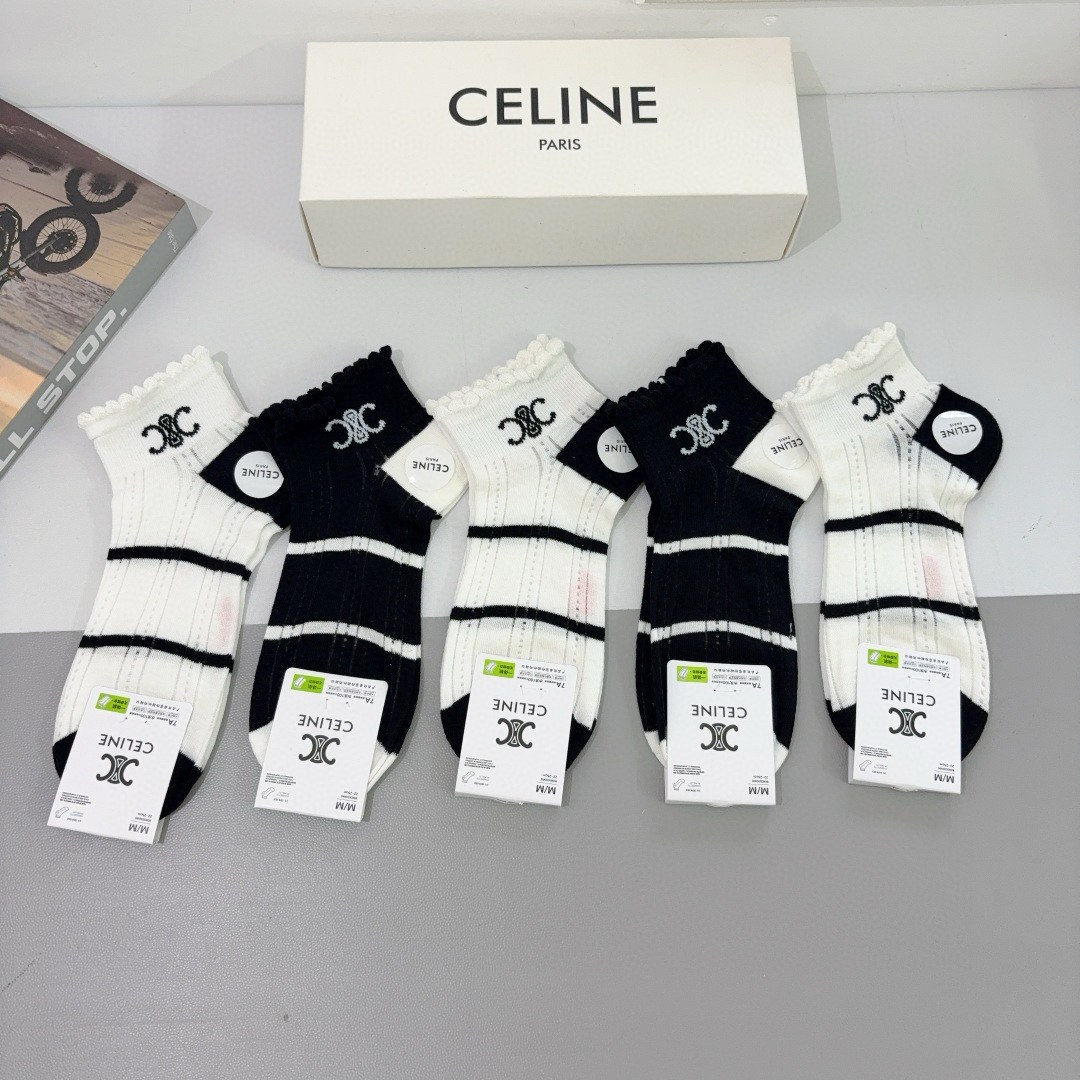 配包装（一盒5双）
CELINE  赛琳 新款船袜！竹棉面料，专柜同步短筒袜子，💛大牌出街，潮人必备。超