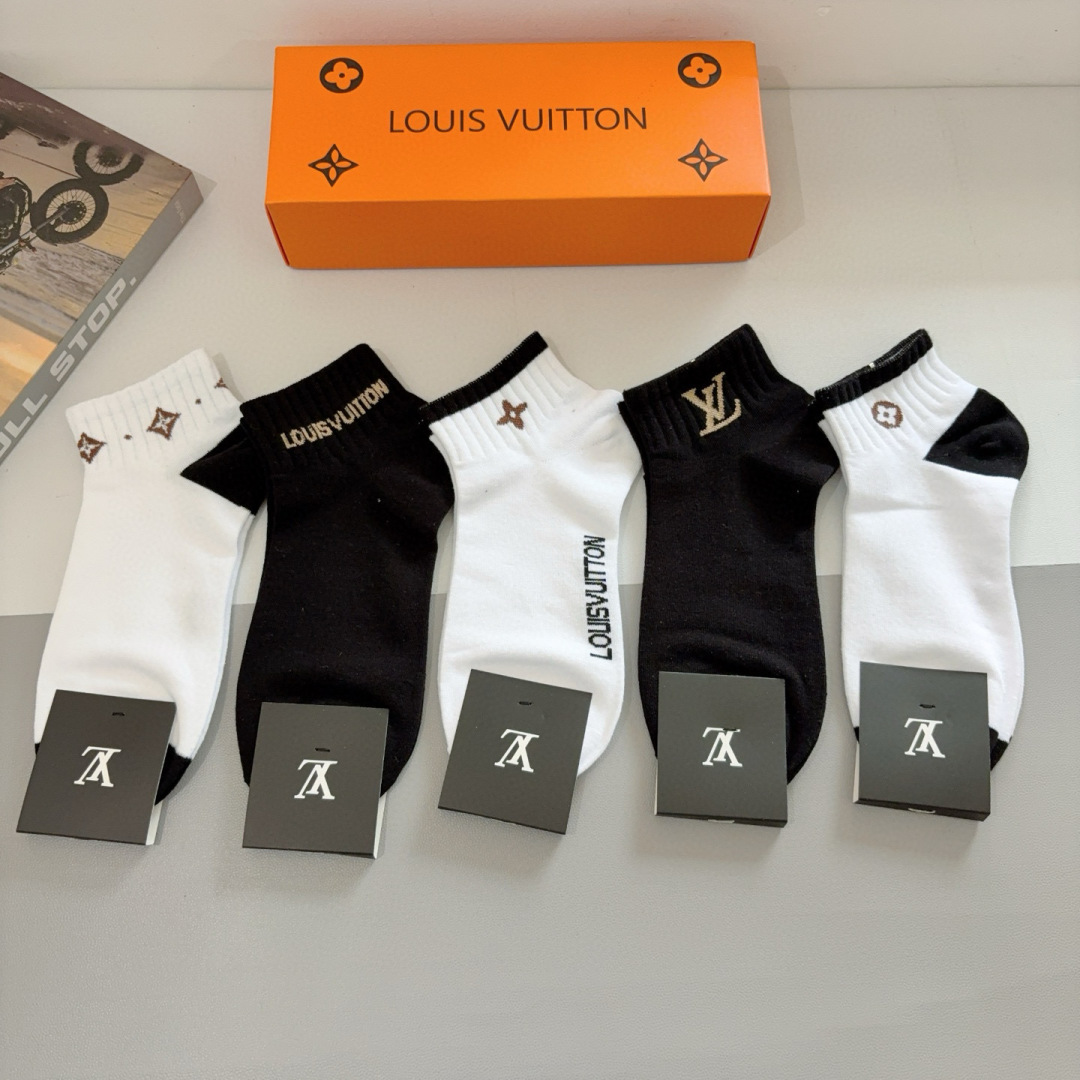 配包装（一盒5双） 
🌟 LV 路易威登 超火男款船袜 纯棉面料，潮人必备 爆款，经典字母logo短筒袜
