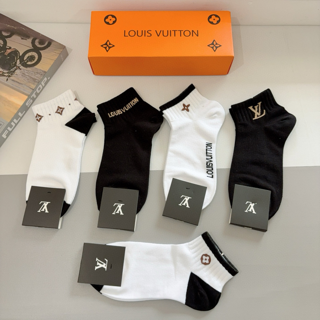 配包装（一盒5双） 
🌟 LV 路易威登 超火男款船袜 纯棉面料，潮人必备 爆款，经典字母logo短筒袜