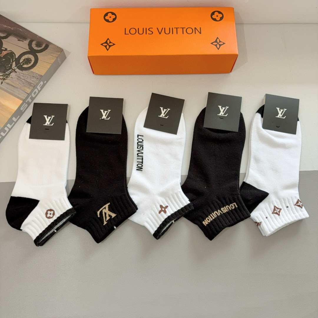 配包装（一盒5双） 
🌟 LV 路易威登 超火男款船袜 纯棉面料，潮人必备 爆款，经典字母logo短筒袜
