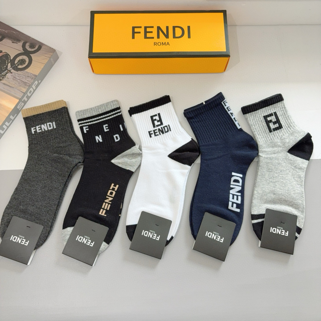 配包装（一盒5双）
FENDI  芬迪  字母双Ｆ爆款中筒袜，纯棉面料， 专柜同款 💓纯棉面料，实用好穿