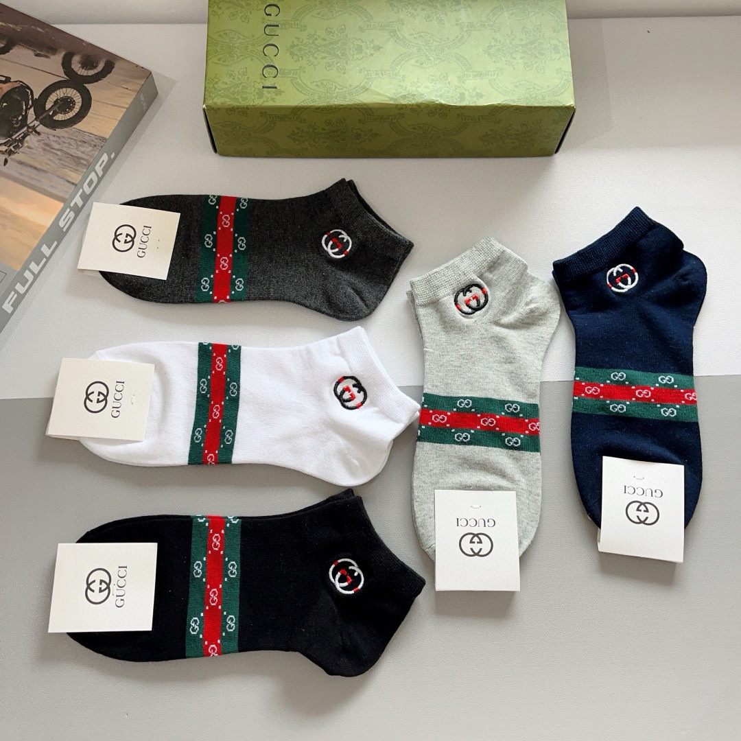 配包装（一盒5双） 
Gucci 古奇 火爆经典款男士船袜，刺绣纯棉面料，潮人必备 ，经典双G袜子，个性