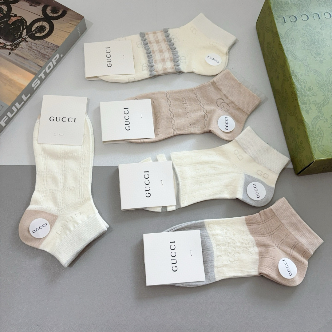 配包装【一盒5双】
Gucci （古奇）高品质。新款竹棉袜子❗️短筒袜子，ins明星网红推荐❗️火爆至极
