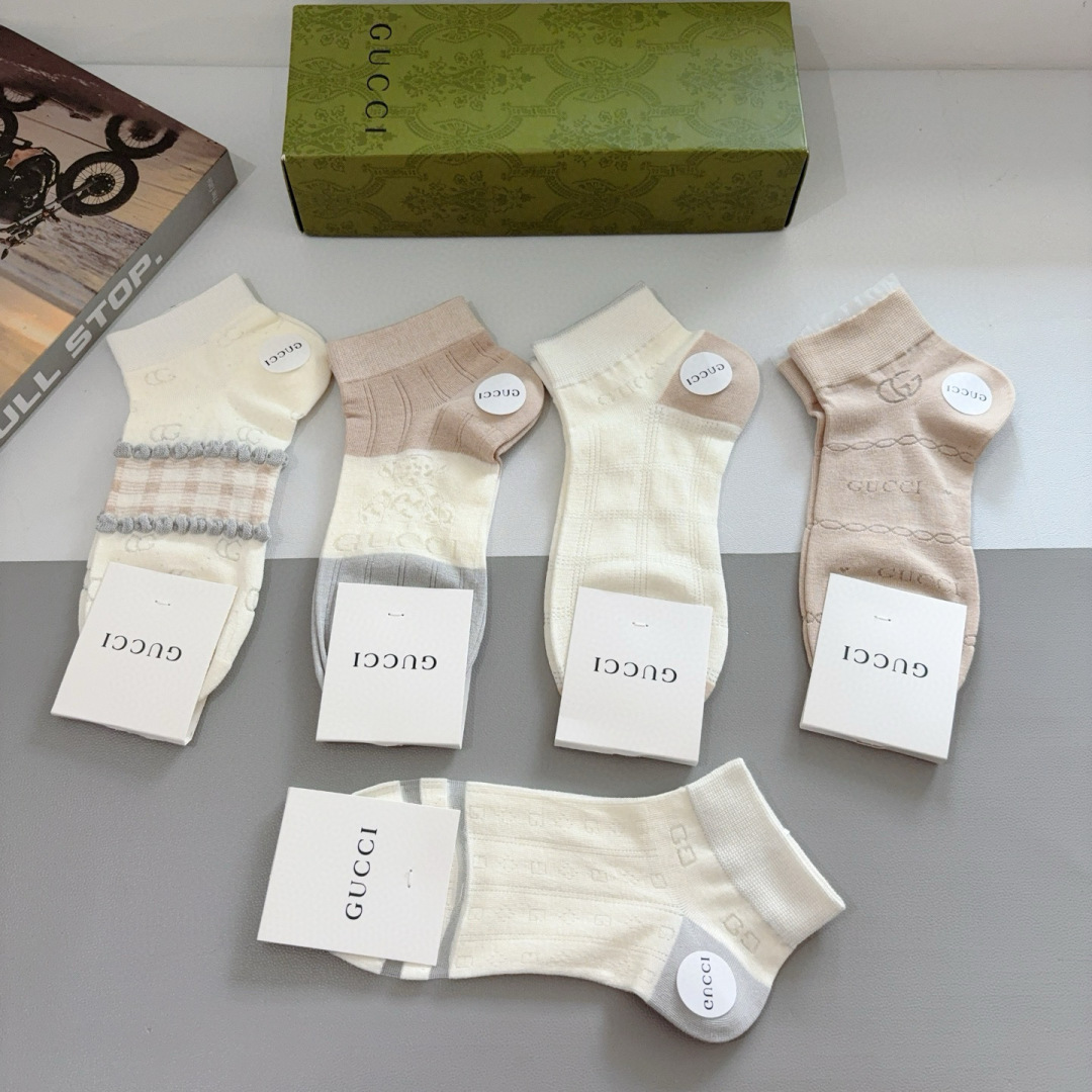 配包装【一盒5双】
Gucci （古奇）高品质。新款竹棉袜子❗️短筒袜子，ins明星网红推荐❗️火爆至极