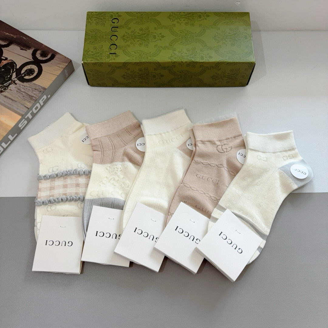 配包装【一盒5双】
Gucci （古奇）高品质。新款竹棉袜子❗️短筒袜子，ins明星网红推荐❗️火爆至极