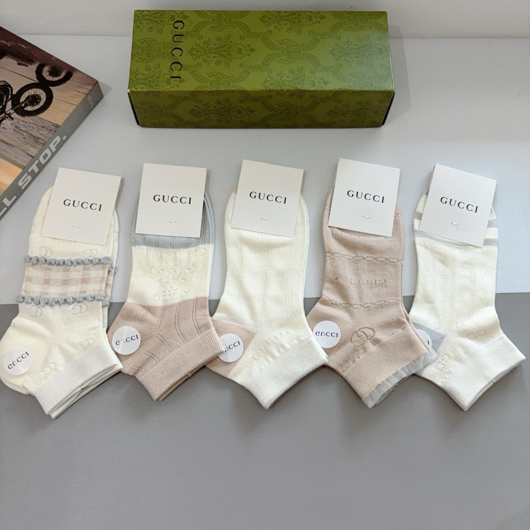 配包装【一盒5双】
Gucci （古奇）高品质。新款竹棉袜子❗️短筒袜子，ins明星网红推荐❗️火爆至极