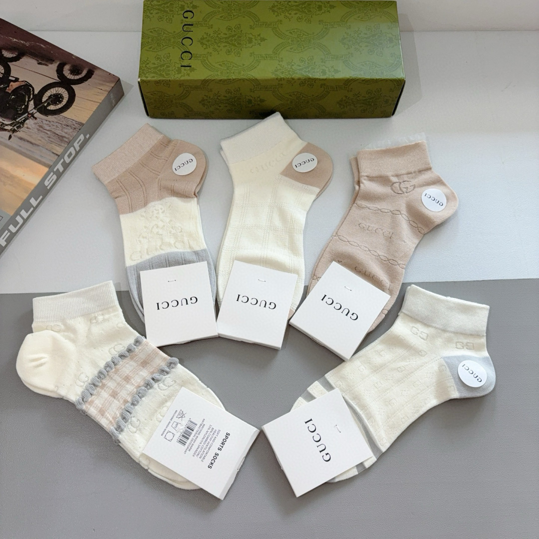 配包装【一盒5双】
Gucci （古奇）高品质。新款竹棉袜子❗️短筒袜子，ins明星网红推荐❗️火爆至极