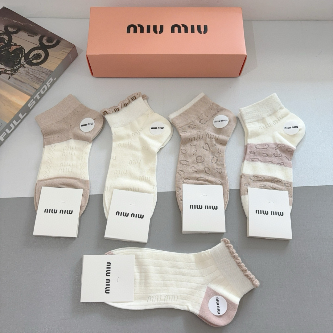 配包装【一盒5双】
miumiu · 缪缪 高品质。新款竹棉袜子❗️短筒袜子，ins明星网红推荐❗️火爆