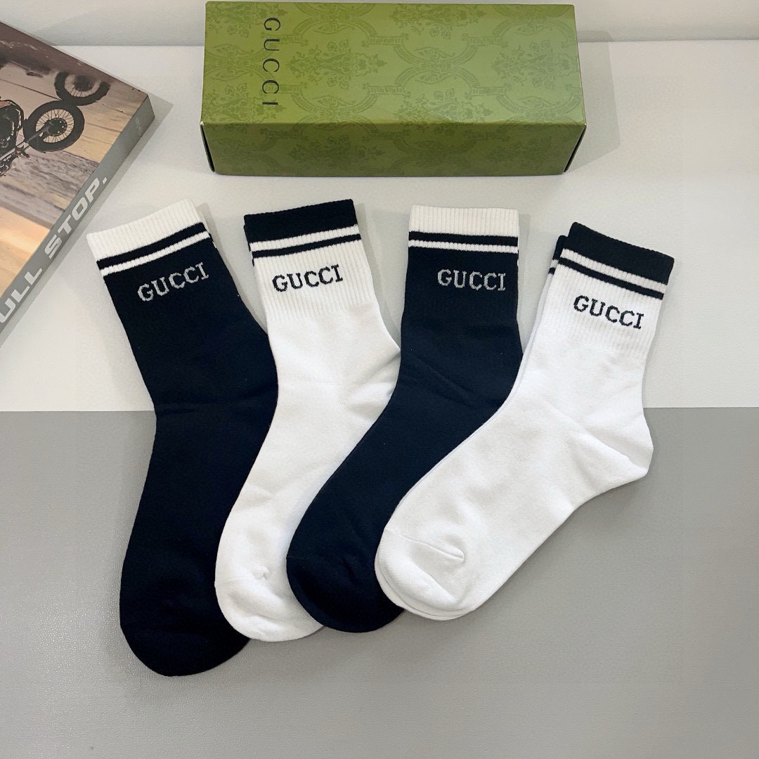 配包装（一盒4双）
 Gucci 古奇 新款长筒袜子，纯棉面料，潮人必备 ，爆款经典双G，个性时尚百搭款