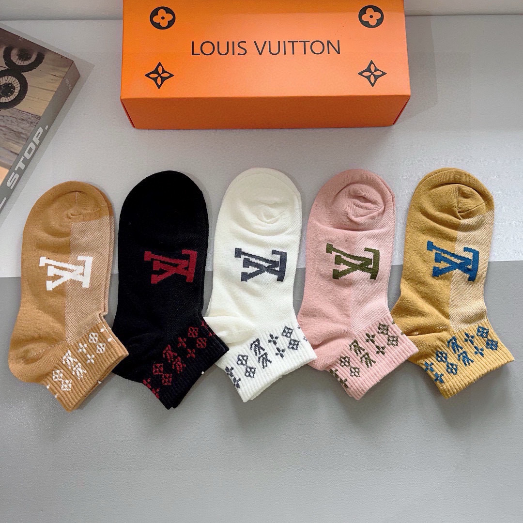配包装（一盒5双） 🌟 LV 路易威登 超火爆小单品，纯棉面料，潮人必备 爆款，经典字母logo中筒袜，