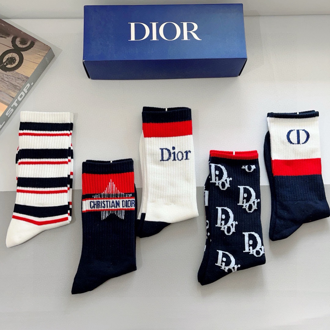 配包装（一盒5双）
Dior 迪奥 新款小腿袜子！纯棉面料，火爆Ｄ图案，专柜同步长筒袜子，💛大牌出街，潮