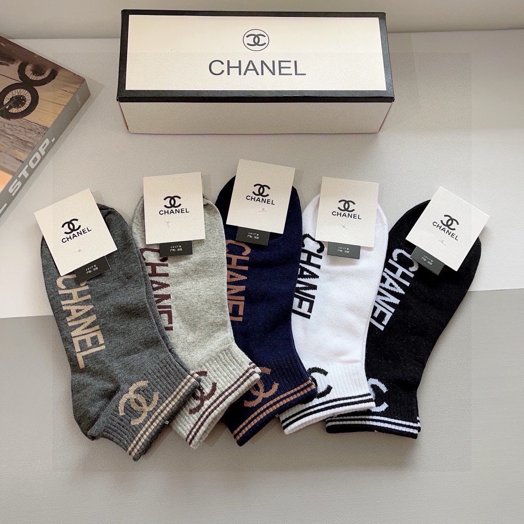 配包装（一盒5双）
CHANEL（香奈儿） 新款高端袜子！爆款字母专柜同步船袜 袜子 💛大牌出街，潮人必