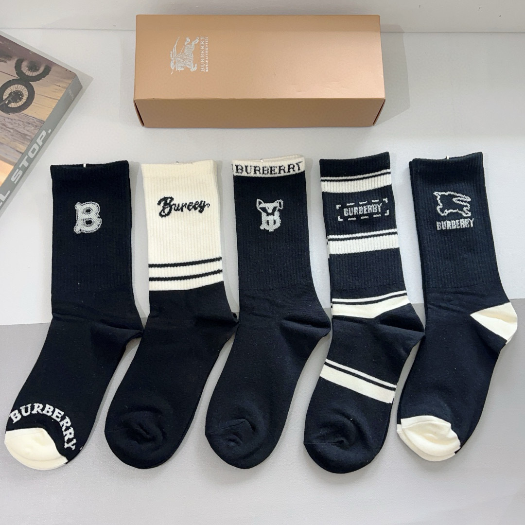 配包装（一盒5双）
🌟Burberry 巴宝莉 超火小单品男女通用长筒袜子，纯棉面料，潮人必备  经典款