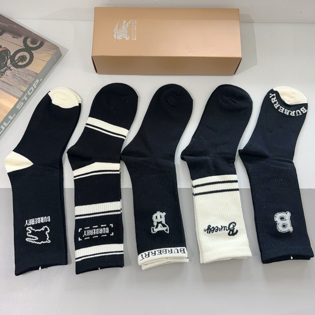 配包装（一盒5双）
🌟Burberry 巴宝莉 超火小单品男女通用长筒袜子，纯棉面料，潮人必备  经典款