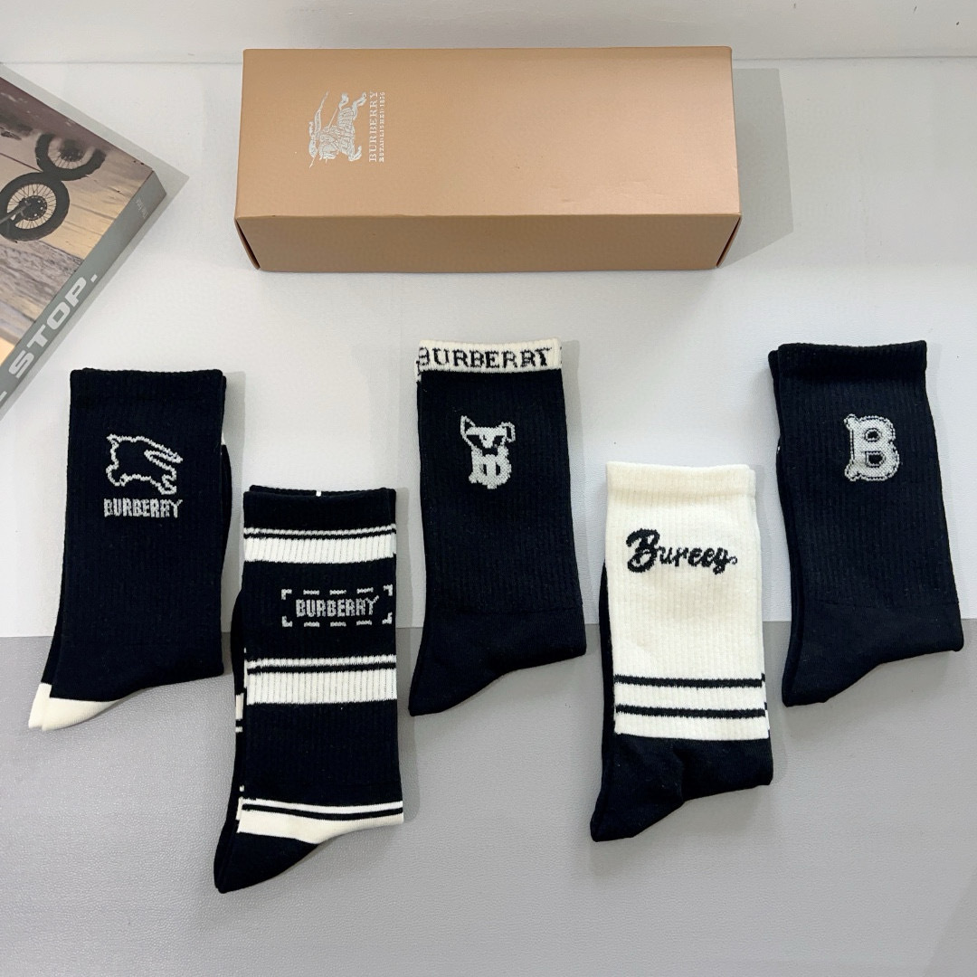 配包装（一盒5双）
🌟Burberry 巴宝莉 超火小单品男女通用长筒袜子，纯棉面料，潮人必备  经典款