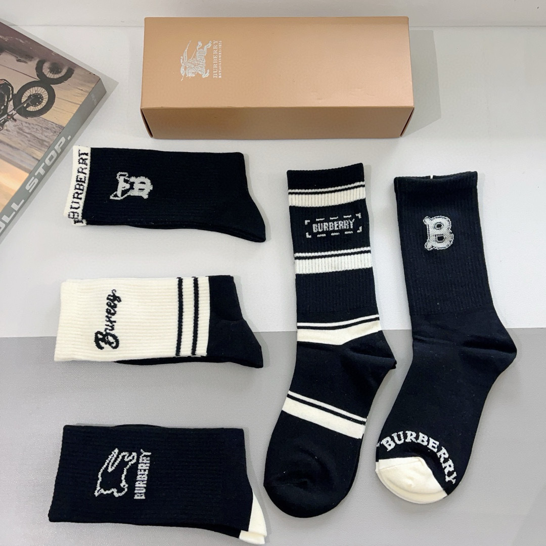 配包装（一盒5双）
🌟Burberry 巴宝莉 超火小单品男女通用长筒袜子，纯棉面料，潮人必备  经典款