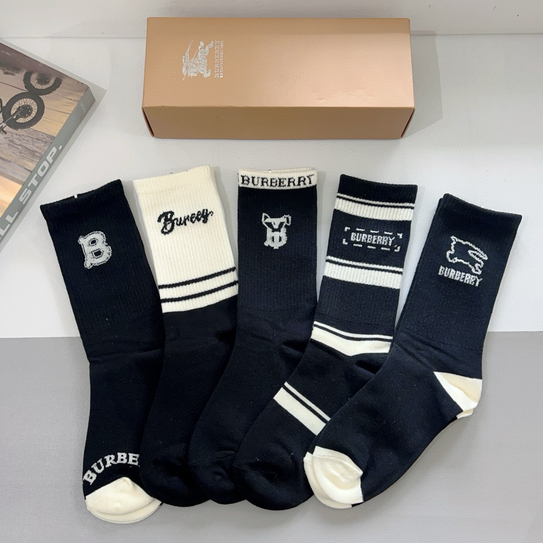 配包装（一盒5双）
🌟Burberry 巴宝莉 超火小单品男女通用长筒袜子，纯棉面料，潮人必备  经典款