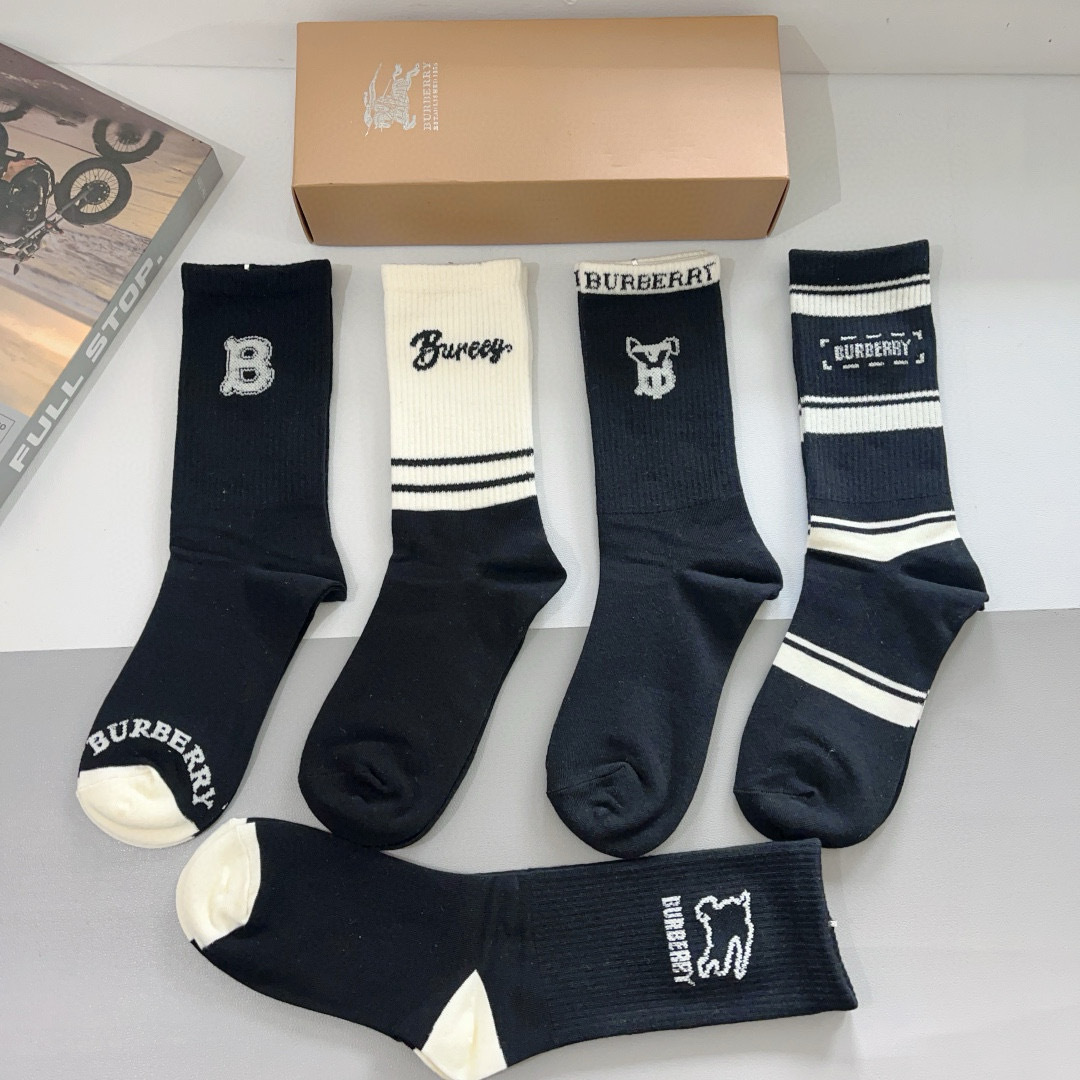 配包装（一盒5双）
🌟Burberry 巴宝莉 超火小单品男女通用长筒袜子，纯棉面料，潮人必备  经典款