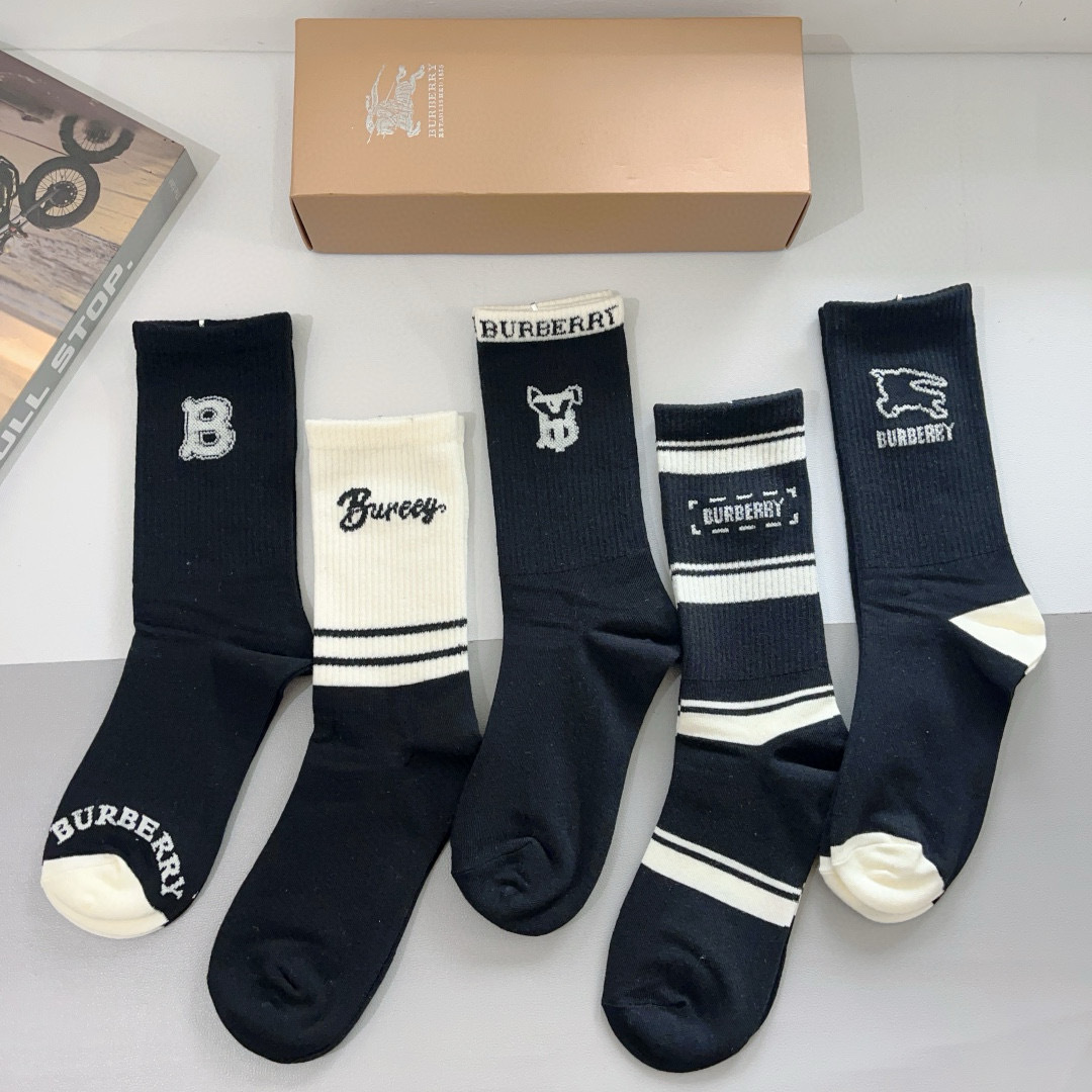 配包装（一盒5双）
🌟Burberry 巴宝莉 超火小单品男女通用长筒袜子，纯棉面料，潮人必备  经典款