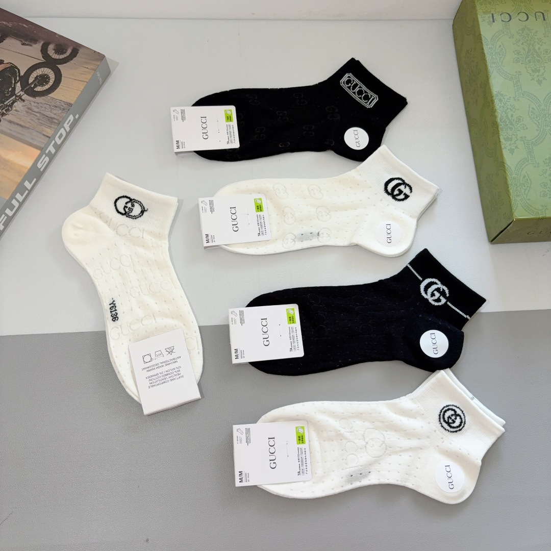 配包装【一盒5双】
Gucci （古奇）新款竹棉短筒袜子❗️ins明星网红推荐❗️火爆至极。轻薄柔软透气