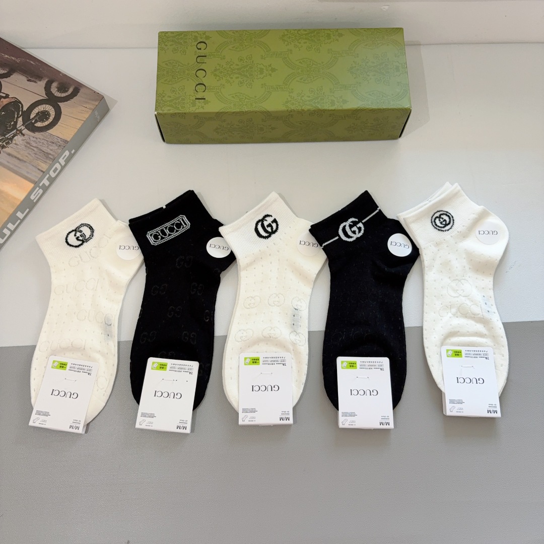 配包装【一盒5双】
Gucci （古奇）新款竹棉短筒袜子❗️ins明星网红推荐❗️火爆至极。轻薄柔软透气
