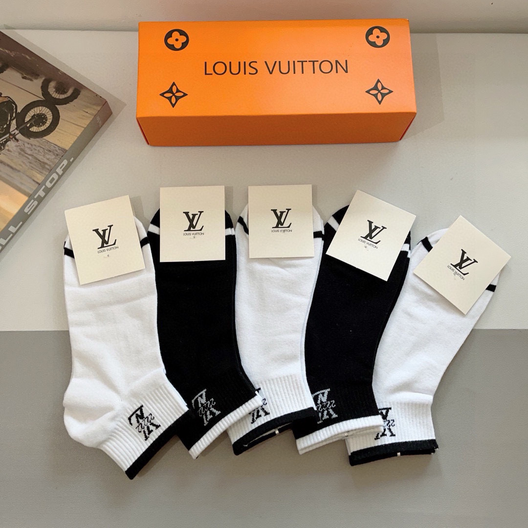 配包装（一盒5双） 🌟 LV 路易威登 ，纯棉袜子 潮人必备爆款，经典字母logo船袜，个性时尚百搭款，