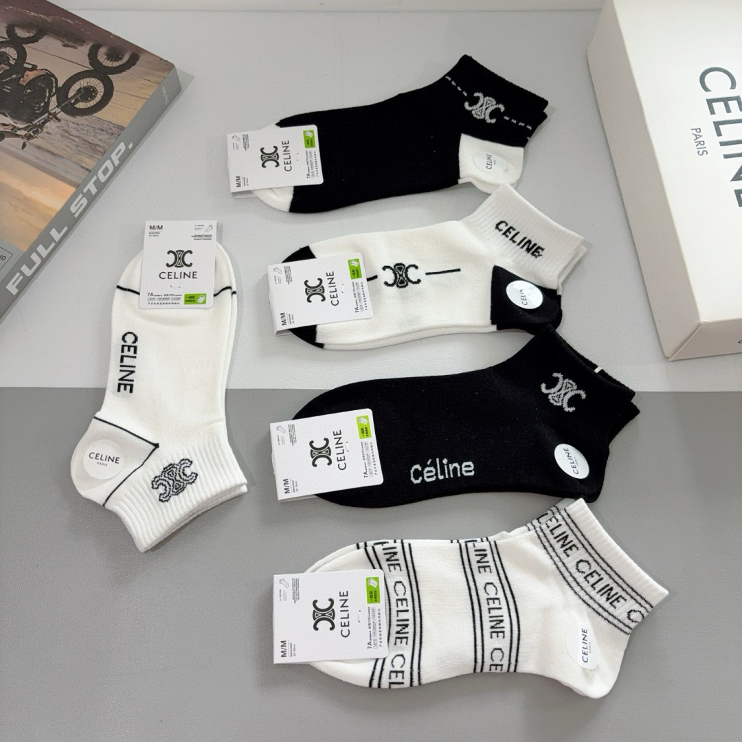 配包装（一盒5双）
CELINE  赛琳 新款船袜袜子！纯棉面料，专柜同 步中短筒袜子，💛大牌出街，潮人