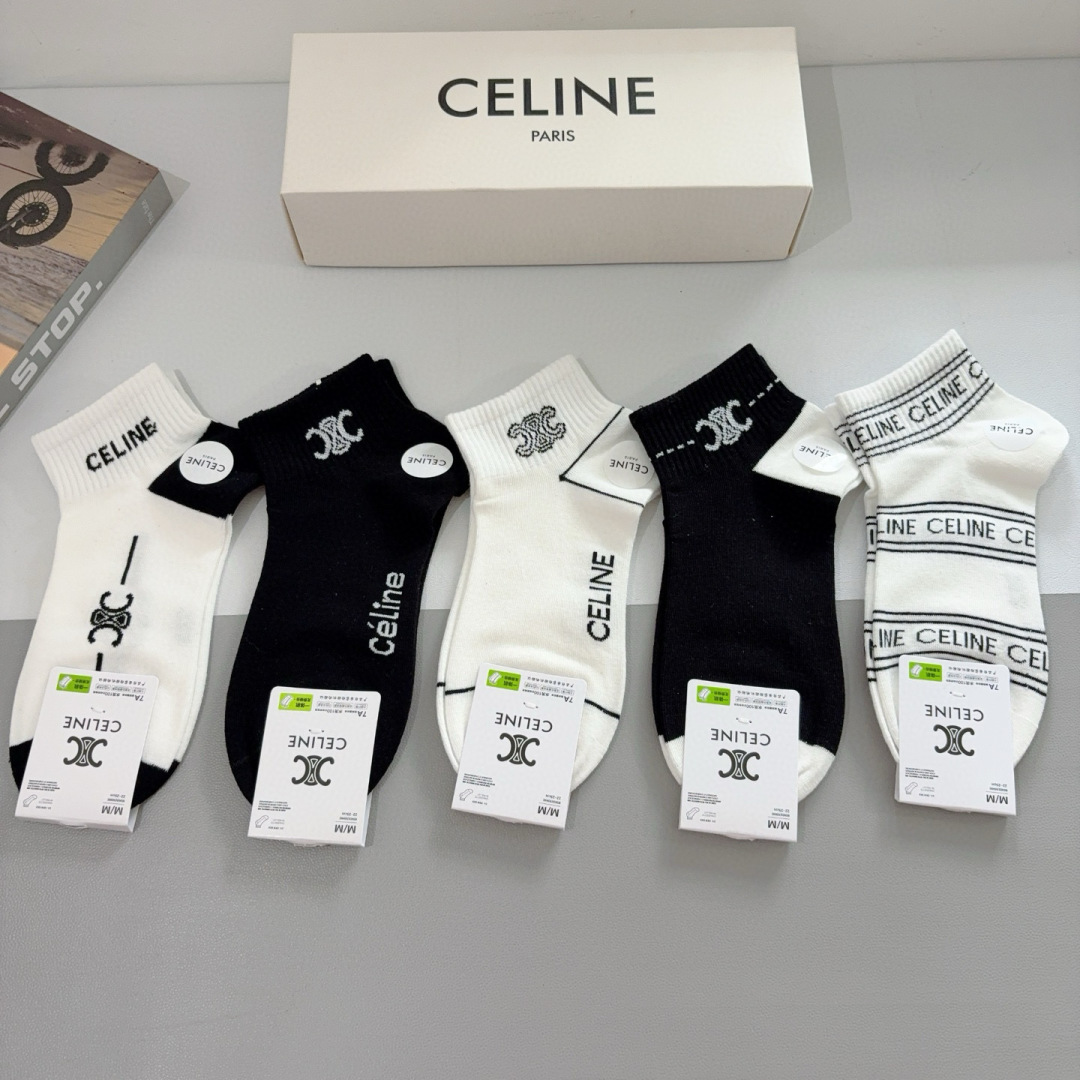 配包装（一盒5双）
CELINE  赛琳 新款船袜袜子！纯棉面料，专柜同 步中短筒袜子，💛大牌出街，潮人
