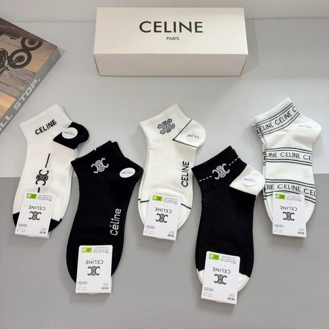 配包装（一盒5双）
CELINE  赛琳 新款船袜袜子！纯棉面料，专柜同 步中短筒袜子，💛大牌出街，潮人