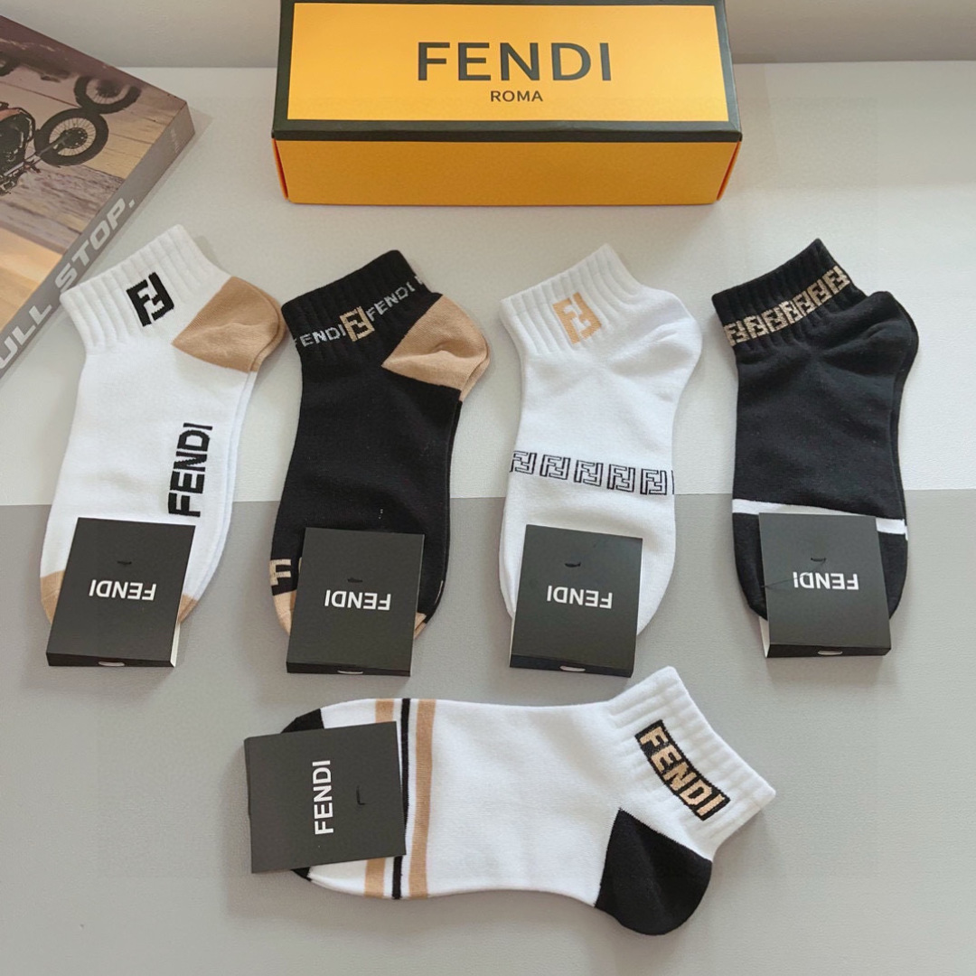 配包装（一盒5双）
FENDI  芬迪  字母双Ｆ爆款中筒袜，纯棉面料， 专柜同款 💓纯棉面料，实用好穿