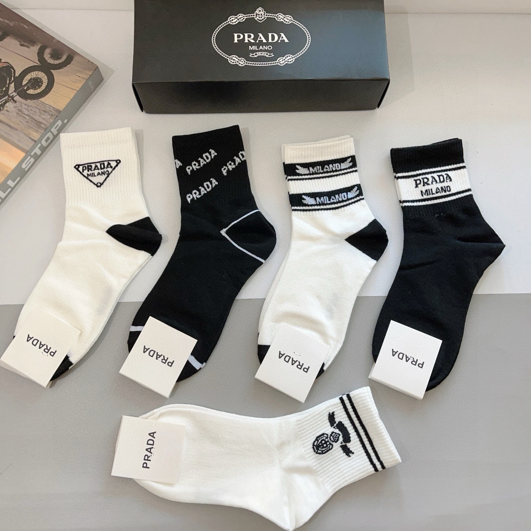 配包装
PRADA （普拉达） 欧美新款倒三角标潮流色彩发箍，明星同款 女神必备单品，非常百搭，时尚潮流