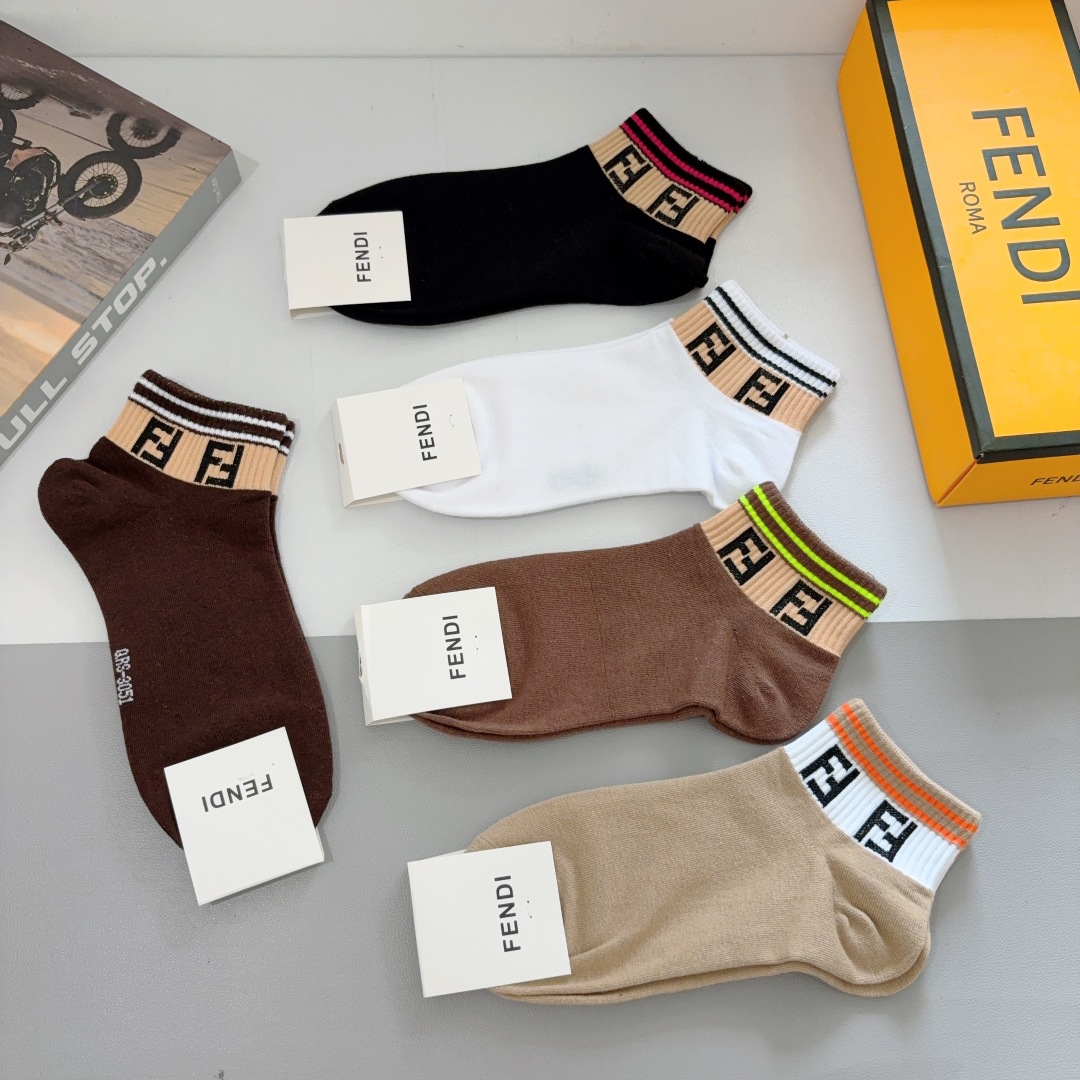 配包装（一盒5双）
FENDI  芬迪  经典双Ｆ字母短筒袜子、纯棉面料， 专柜同款 💓实用好穿 柔软透
