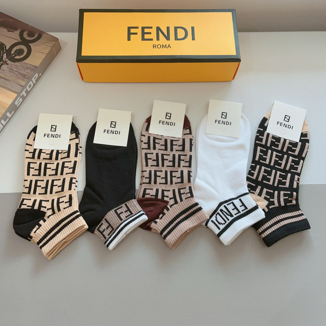 配包装（一盒5双）
FENDI  芬迪  字母双Ｆ爆款中筒袜，纯棉面料， 专柜同款 💓纯棉面料，实用好穿