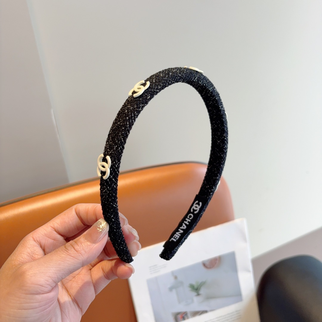 NO:366568,Packaging CHANEL (Chanel) new exquisite letter headband, retro internet celebrity headband, paired with high-end materials, super exquisite, fashionable and high-end versatile style. Multi-color optional hairpins, hairpins, chanel, chanel, hairpins19860909配包装 CHANEL（香奈儿）新款精美字母发箍,复古网红爆款头箍 搭配高端材质,超精致,时尚高级百搭款.多色可选发夹,发夹,chanel,chanel,hairpins,accessory