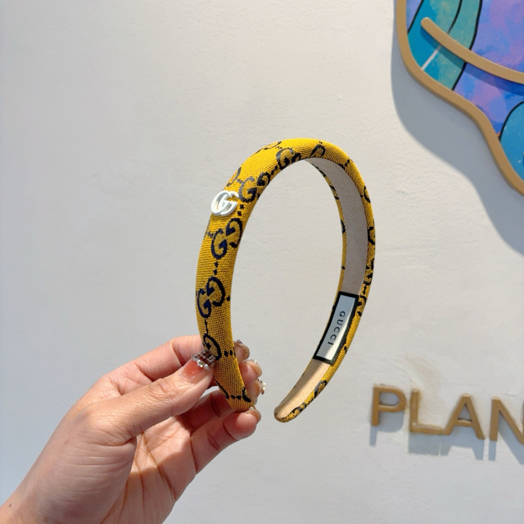 NO:366556,Packaged by Gucci Internet celebrity classic new wide version headband, goddess must-have single headband, very versatile and fashionable!  hairpins, hairpins, gucci, hairpins19860909配包装 Gucci古奇 网红经典新款宽版发箍,女神必备单品头箍,非常百搭,时尚潮流！发夹,发夹,gucci,hairpins,accessory