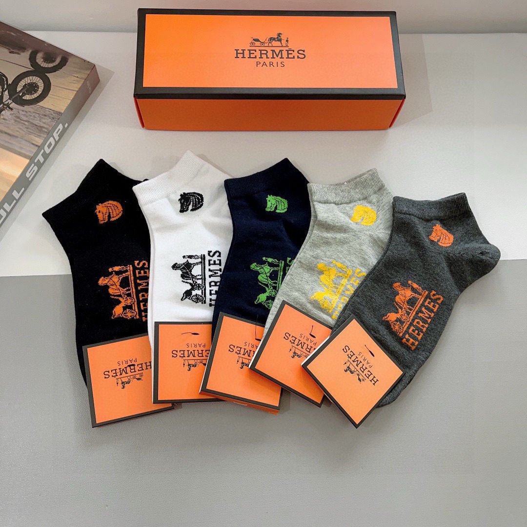 NO:350221,Packaging [one box of 5 pairs] HERMES Hermes high-end version, super soft socks for men and women, special counter purchasing quality that trendy people must not miss. Short socks, super high-quality matching. Recommended recommendations~~ Must-in-one fashionable items!  !  !  socks, stockings, socks, hermes, hermes, socks19860909配包装【一盒5双】 HERMES爱马仕高版本 男女通用袜子超级柔软短袜潮人必不能少的专柜代购品质 短款袜子 ,搭配起来超高逼格 推荐推荐推荐～～必入时髦小单品！！！袜子,丝袜,袜子,hermes,hermes,socks,accessory