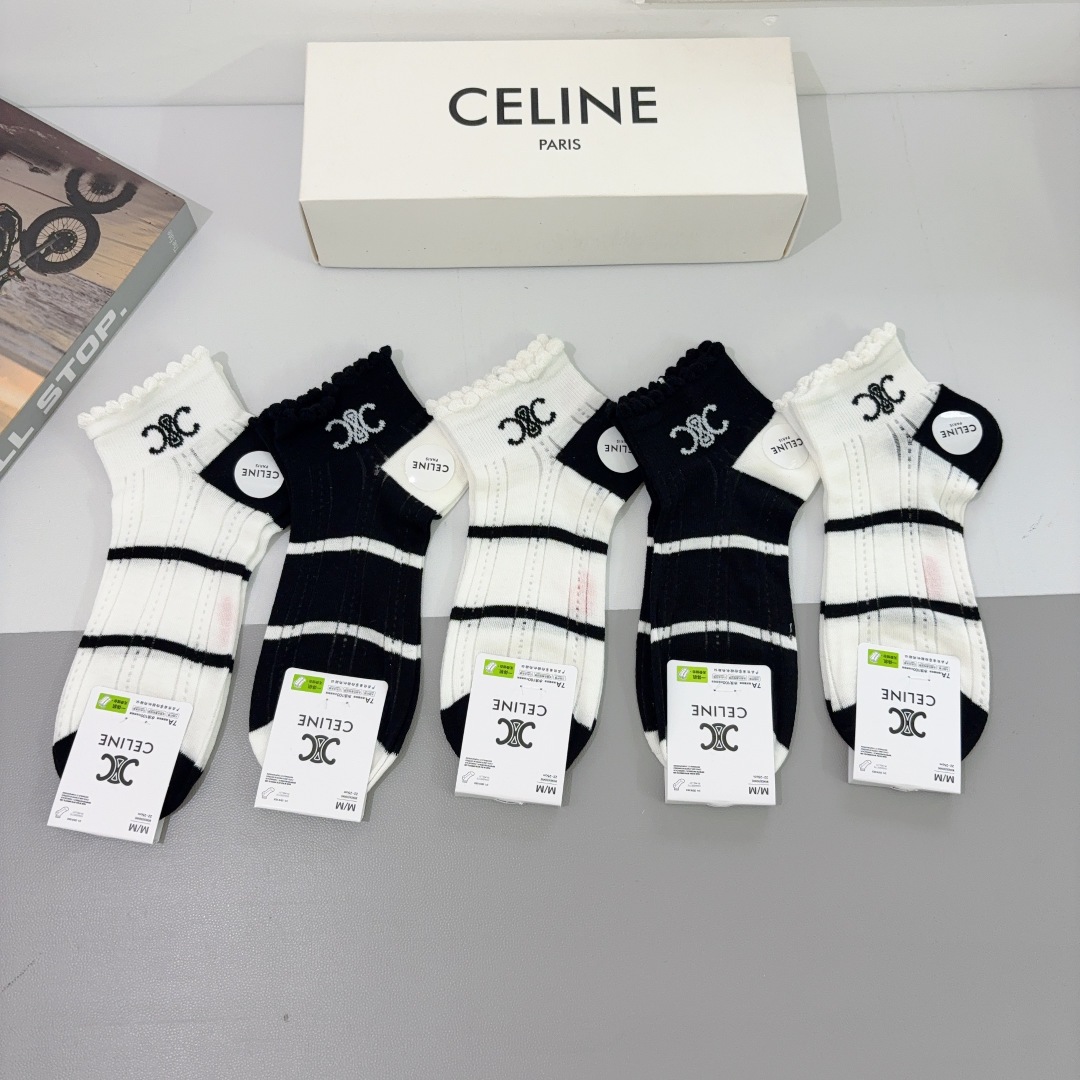 配包装（一盒5双）
CELINE  赛琳 新款船袜！竹棉面料，专柜同步短筒袜子，💛大牌出街，潮人必备。超