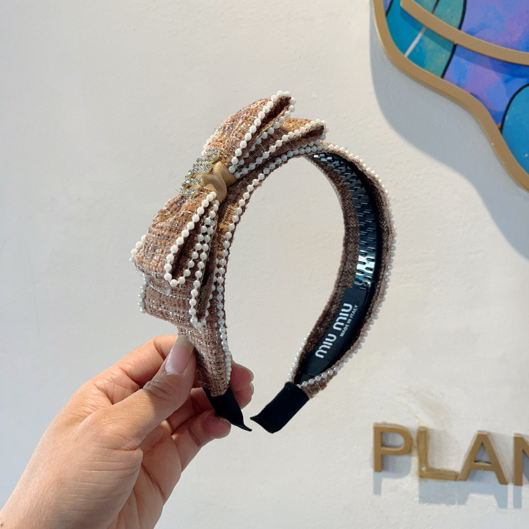 NO:367157,Packaging MIUMIU (Miao Miao) new handmade angled headband, original single product, simple and versatile headband, a must-have for trendy women, super versatile and high-end!  hairpins, hairpins, miumiu, hairpins19860909配包装 MIUMIU（缪缪）新款手工制作斜角发箍,原单货,简约百搭头箍 潮女必备品,超级百搭高大上！发夹,发夹,miumiu,hairpins,accessory