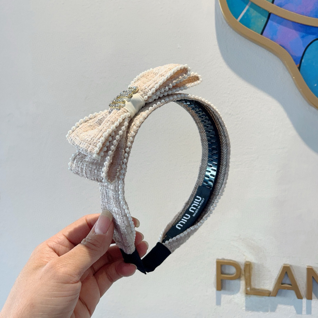 NO:367120,Packaging MIUMIU (Miao Miao) new handmade angled headband, original single product, simple and versatile headband, a must-have for trendy women, super versatile and high-end!  hairpins, hairpins, miumiu, hairpins19860909配包装 MIUMIU（缪缪）新款手工制作斜角发箍,原单货,简约百搭头箍 潮女必备品,超级百搭高大上！发夹,发夹,miumiu,hairpins,accessory
