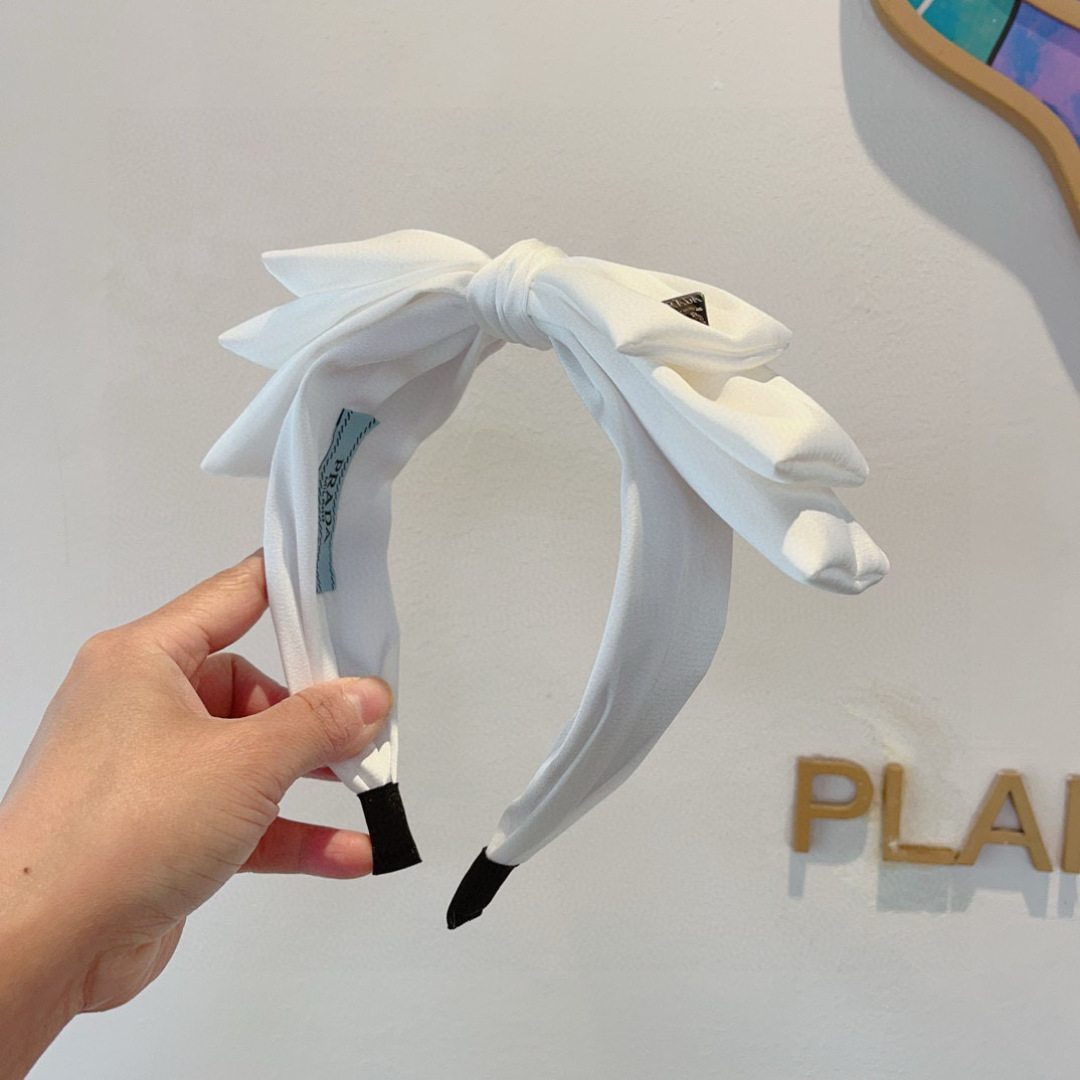 NO:367051,Packaging PRADA (Prada) New European and American bow-trends and trendy color headbands, same style as stars, goddess must-have items, very versatile, fashionable and trendy, wear it full of tallness. Hairpins, hairpins, prada, prada, hairpins19860909配包装 PRADA（普拉达） 欧美新款蝴蝶结潮流色彩发箍,明星同款 女神必备单品,非常百搭,时尚潮流, 戴上它满满的高大上.发夹,发夹,prada,prada,hairpins,accessory