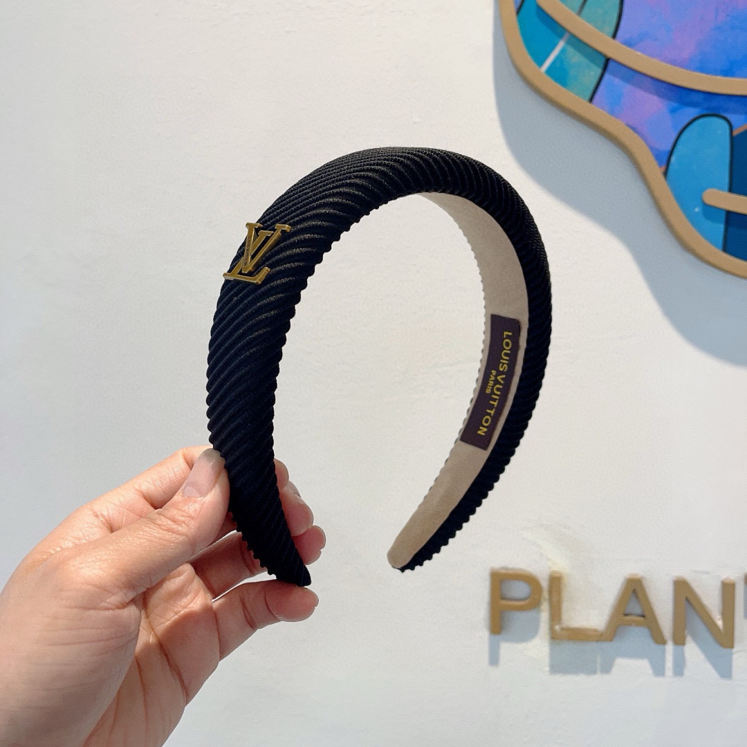 NO:367018,Packaging LV Louis Vuitton is popular with new headbands, fashionable headbands, the latest model of internet celebrities is coming to be fashionable and versatile, goddess must-have, multi-color options!  hairpin, hairpin, louis vuitton, louis vuitton, hairpins19860909配包装 LV 路易威登 火爆新款发箍,时尚头箍,网红最新款来袭时尚百搭,女神必入、多色可选！发夹,发夹,louis vuitton,louis vuitton,hairpins,accessory