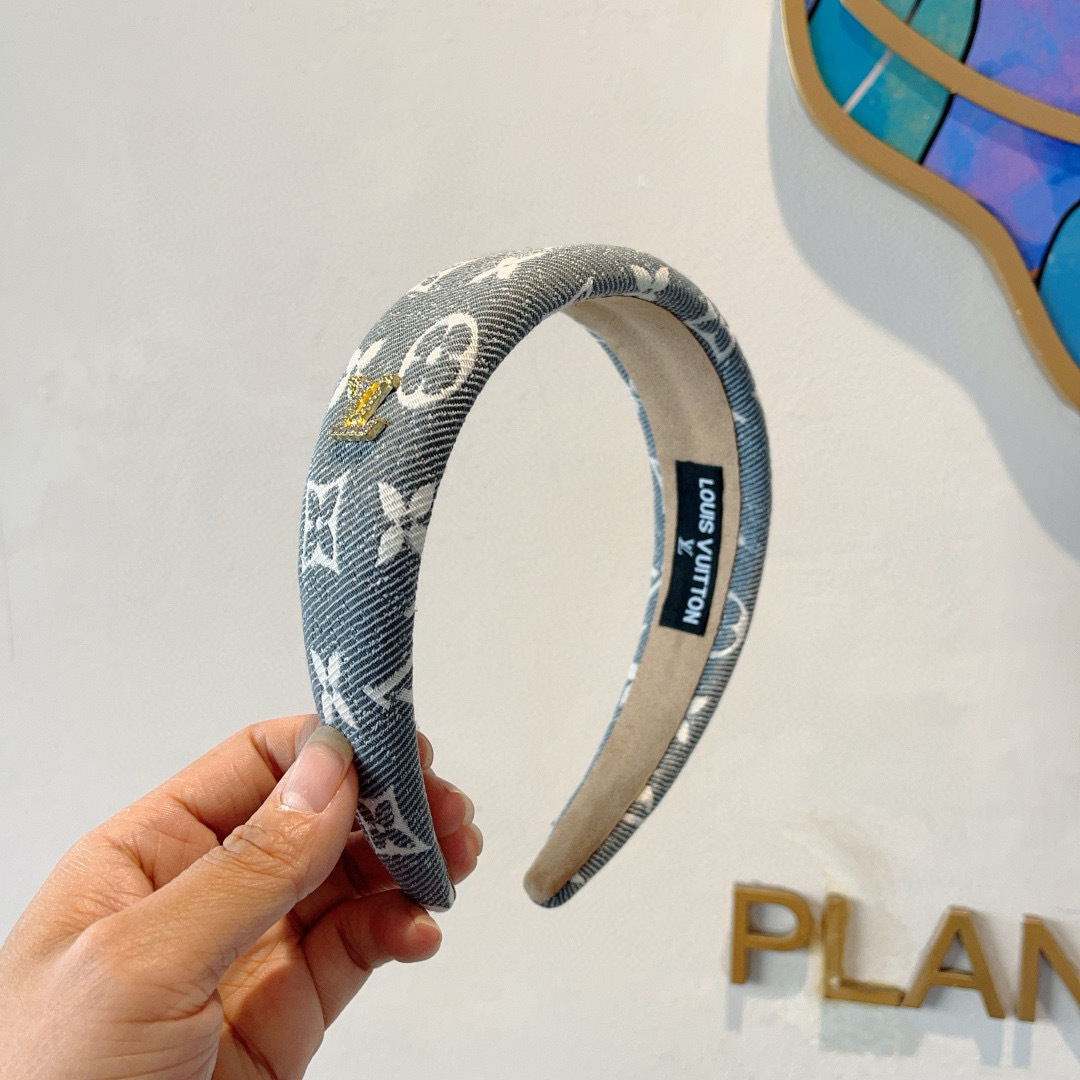 NO:367040,Packaging LV Louis Vuitton Hot new styles of headbands, fashionable headbands, the latest model of internet celebrity is coming to fashion and versatile, goddess must-have hairpins, hairpins, louis vuitton, louis vuitton, hairpins19860909配包装 LV 路易威登 火爆新款发箍,时尚头箍,网红最新款来袭时尚百搭,女神必入发夹,发夹,louis vuitton,louis vuitton,hairpins,accessory