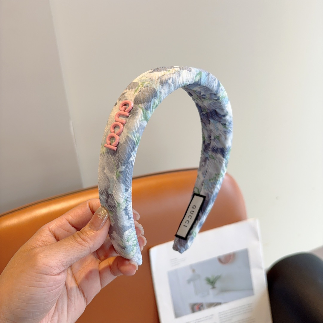 NO:367456,Packaging Gucci Internet celebrity new style of cigar fabric headband, goddess must-have headband, very versatile and fashionable!  hairpins, hairpins, gucci, hairpins19860909配包装 Gucci古奇 网红新款翠花布艺发箍,女神必备单品头箍,非常百搭,时尚潮流！发夹,发夹,gucci,hairpins,accessory