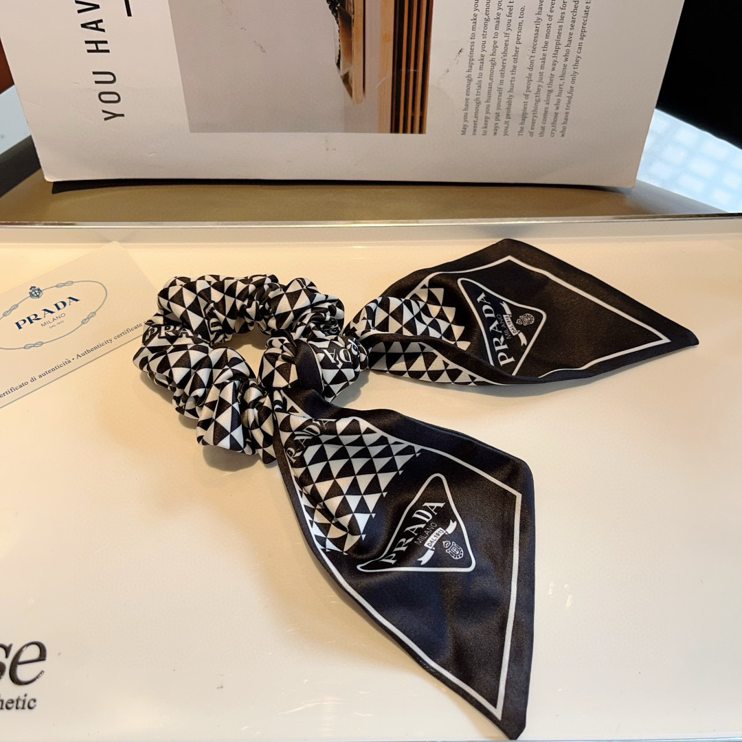 NO:367380,Packaging HERMES (Hermes) double H letter streamer ponytail hair ring bow colon ring, high-end Korean rubber band, classic design, high-end and atmospheric, celebrity style, hairpins, hairpins, hermes, hermes, hairpins19860909配包装 HERMES（爱马仕）双H字母飘带马尾发圈 蝴蝶结肠圈,高档韩版皮筋,经典花型设计, 高端大气,名媛范儿,发夹,发夹,hermes,hermes,hairpins,accessory