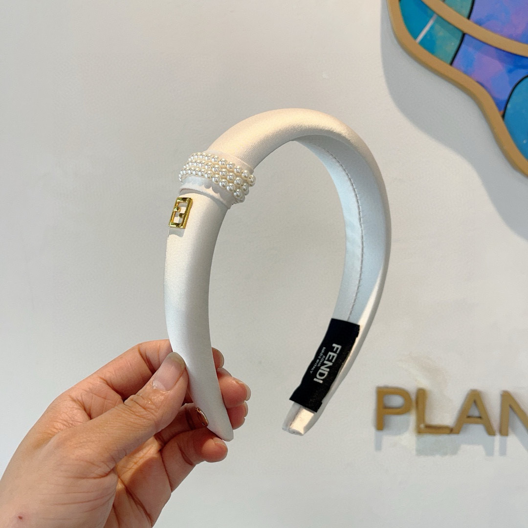 NO:367440,Packaging FENDI Popular new headbands, retro headbands, simple and versatile, a must-have for trendy women, super high-end!  hairpins, hairpins, fendi, fendi, hairpins19860909配包装 FENDI 芬迪 火爆新款发箍,复古头箍,简约百搭,潮女必备品,超级的高大上！发夹,发夹,fendi,fendi,hairpins,accessory