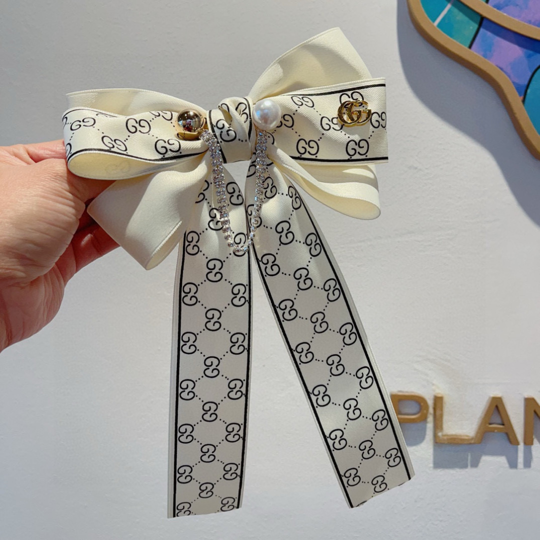 NO:367446,Packaged by GUCCI (Guqi) new hair clips for counters, classic double G large bow spring clips, customized counters, super exquisite, pictures will explode!  Counter shipping hairpins, hairpins, gucci, hairpins19860909配包装 GUCCI（古奇） 专柜新款发夹,经典双G大蝴蝶结弹簧夹, 专柜定制,超精致,转图必爆哈！专柜出货发夹,发夹,gucci,hairpins,accessory