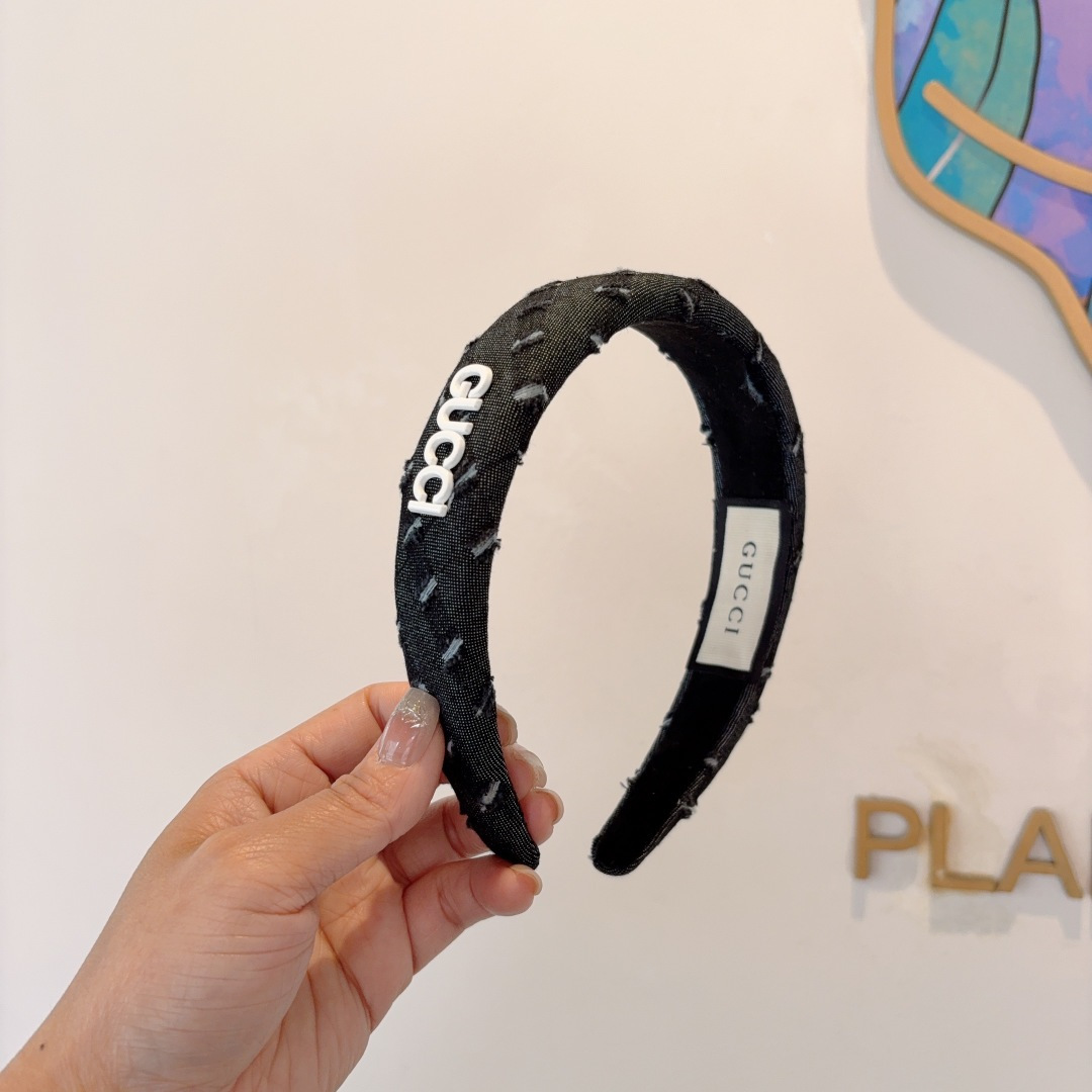 NO:367185,Packaged by Gucci, a new classic denim hairband, a must-have single-piece headband of the goddess, very versatile and fashionable!  hairpins, hairpins, gucci, hairpins19860909配包装 Gucci古奇 明星经典新款牛仔布发箍,女神必备单品头箍,非常百搭,时尚潮流！发夹,发夹,gucci,hairpins,accessory